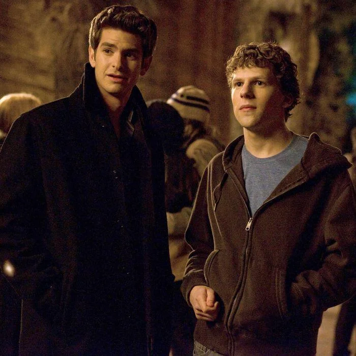  Andrew Garfield as Eduardo Saverin and Jesse Eisenberg as Mark Zuckerberg in The Social Network